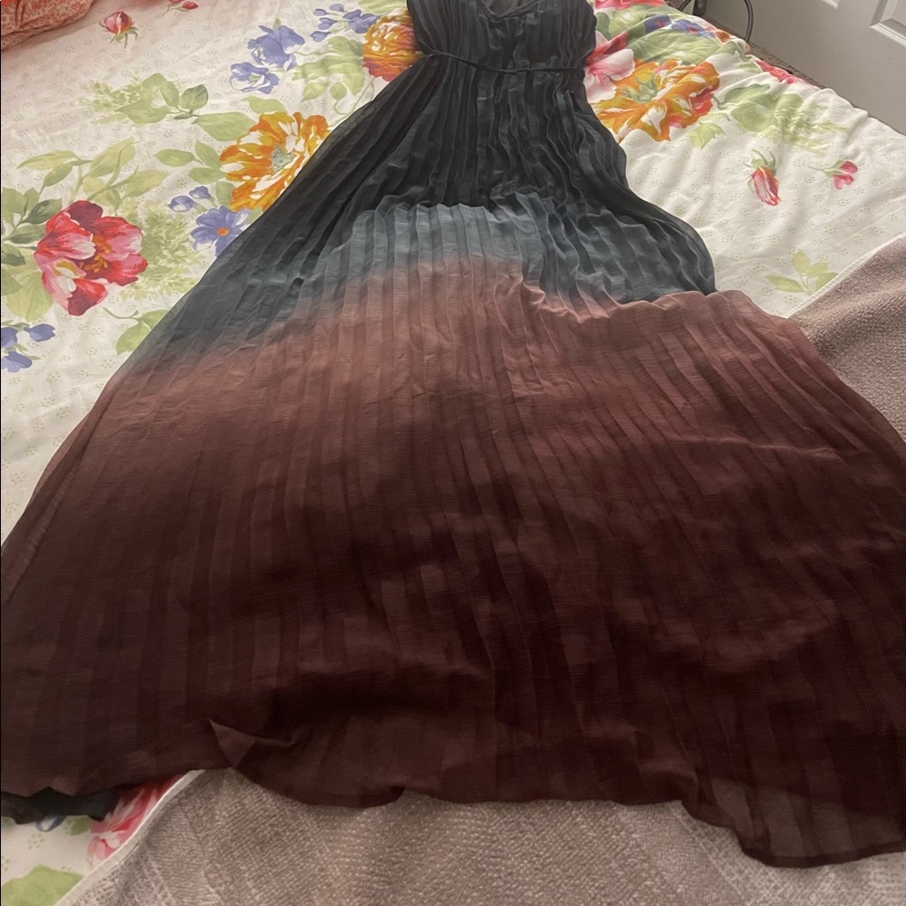 Maternity maxi dress. Beautiful color.New without tags. Was not able to use it.
